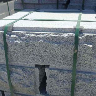 抚州 芝麻白花岗岩自然面成品