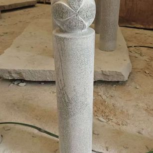 抚州 芝麻白花岗岩石材挡车石柱、停车柱、圆柱挡车柱、方柱挡车柱等