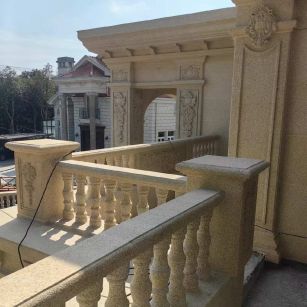 抚州 黄金麻别墅外墙干挂雕花配合阳台栏杆花瓶柱