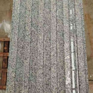 抚州 芝麻白花岗岩荔枝面雕刻盲道，盲条