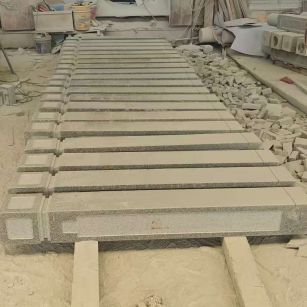 抚州 芝麻白异形加工雕刻-栏杆大柱，方柱