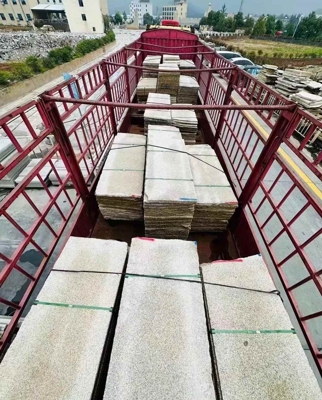 抚州 黄金麻花岗岩荔枝面，光面毛板装车完成