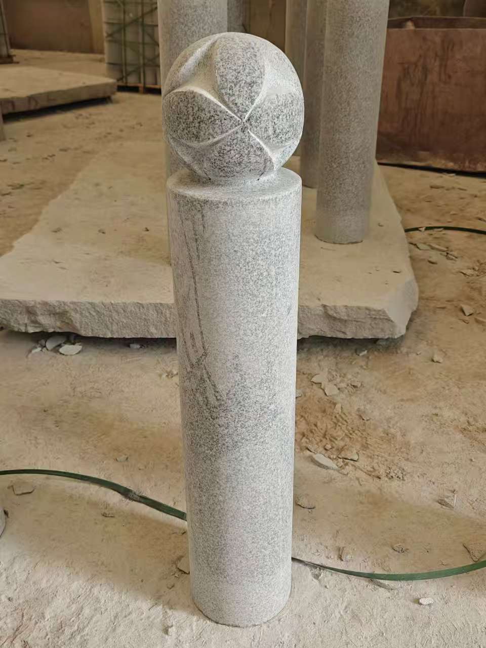 抚州 芝麻白花岗岩石材挡车石柱、停车柱、圆柱挡车柱、方柱挡车柱等