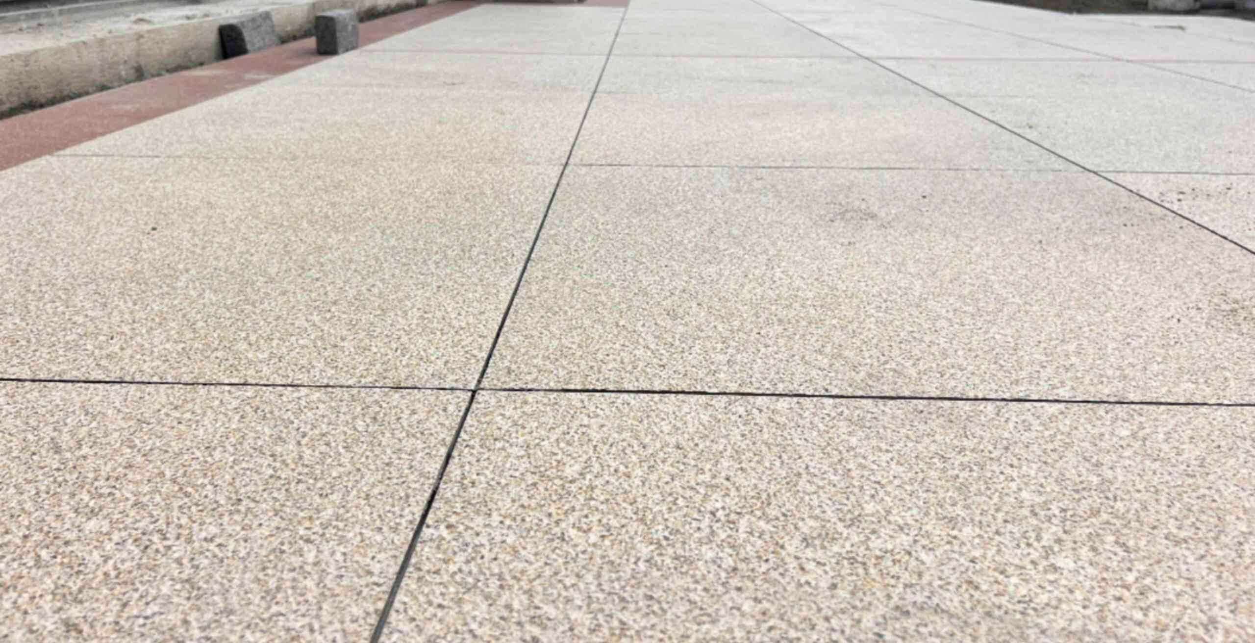 抚州 黄金麻花岗岩石板材荔枝面地面铺装效果