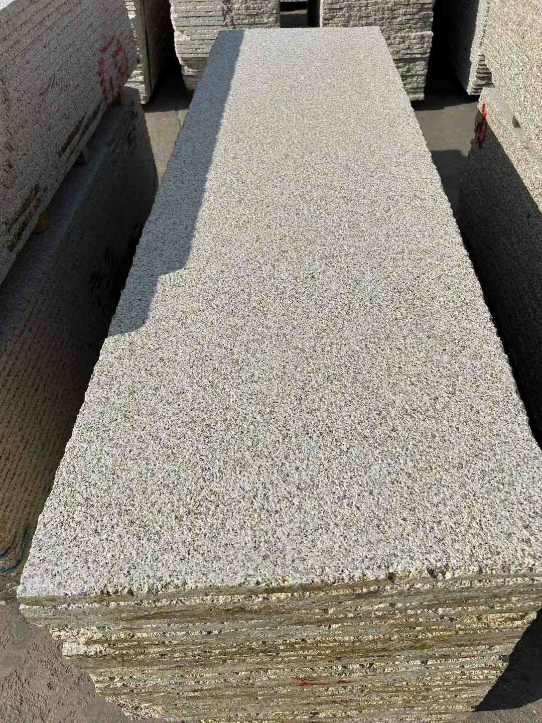 抚州 黄金麻花岗岩荔枝面毛板，半成品