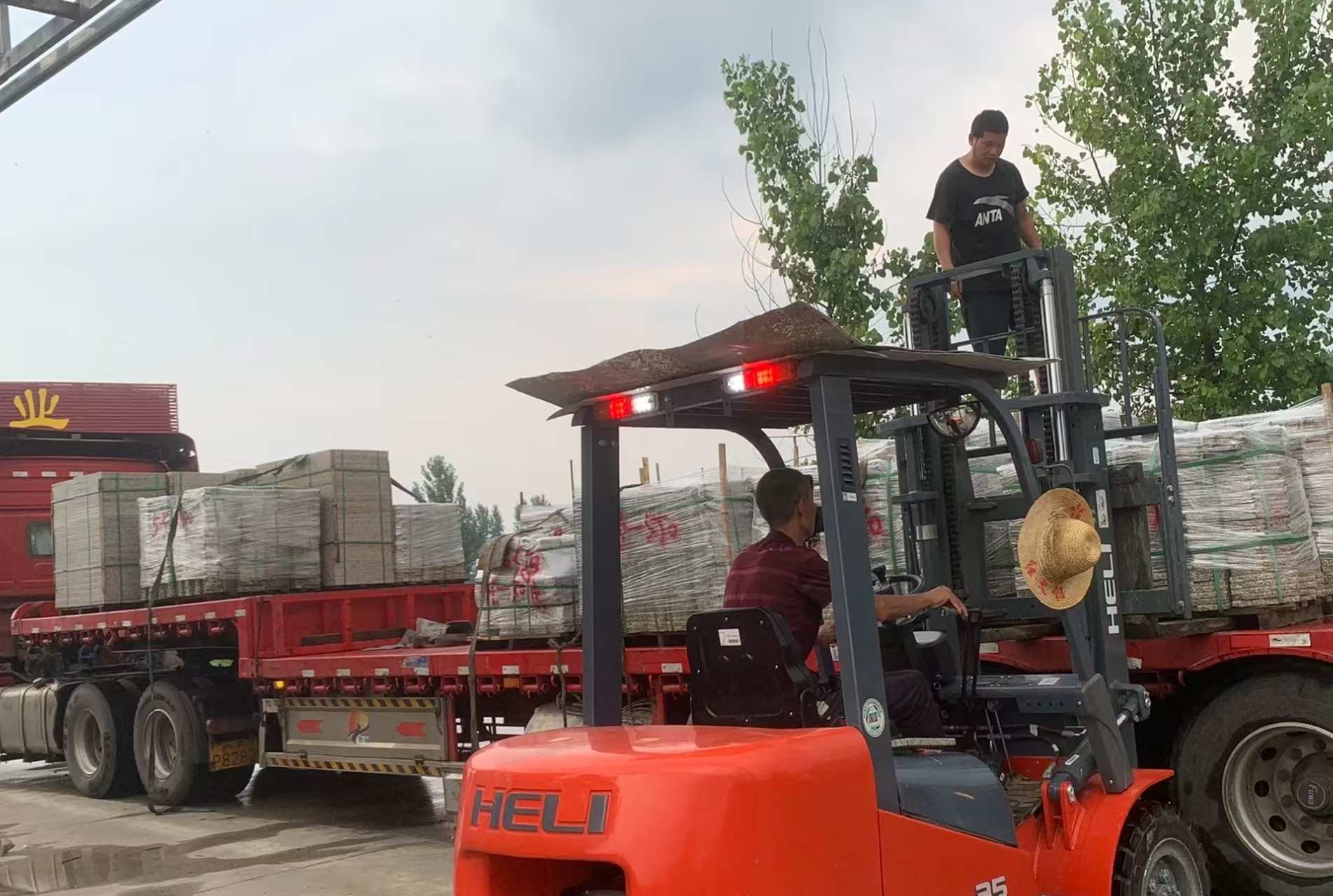 抚州 黄金麻冰裂纹，地铺石装车