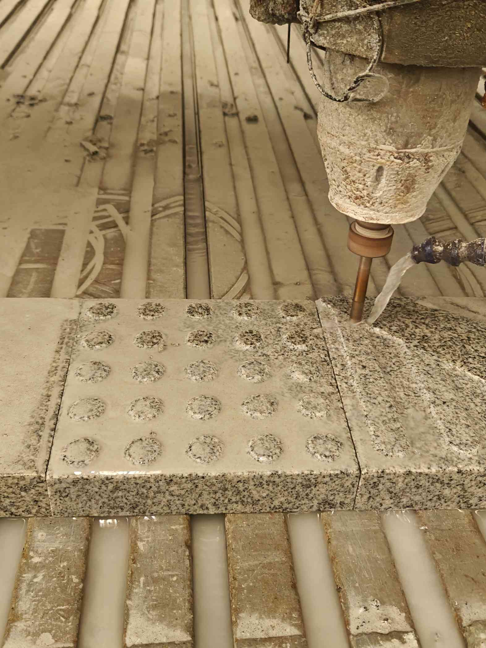 抚州 芝麻白花岗岩石材盲人石、盲道石、盲点石