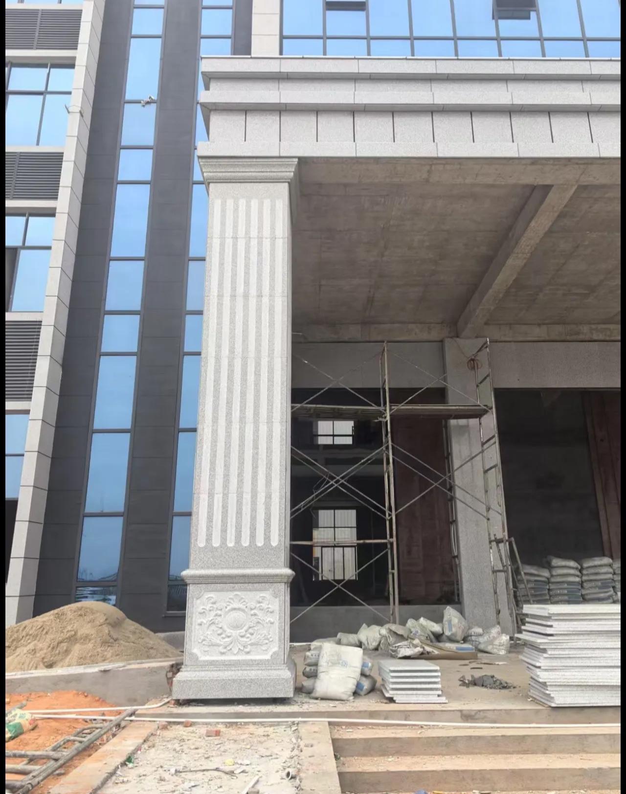 抚州 芝麻白光面花岗岩门楼大柱（罗马柱）配雕花底座