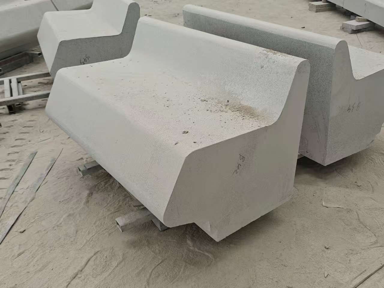 抚州 芝麻白花岗岩异形坐凳，石凳