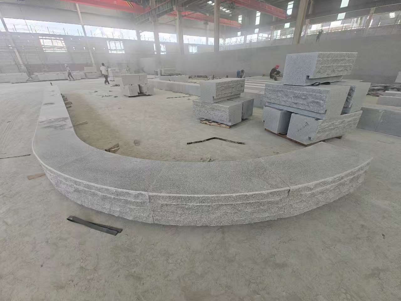 抚州 芝麻白异形坐凳，自然面光面弧形加工