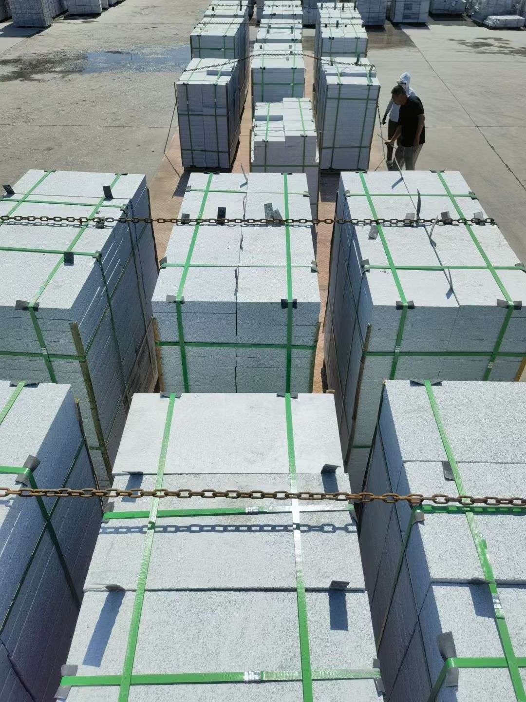 抚州 芝麻白花岗岩5公分地铺石 花岗岩厂家工厂装车日常