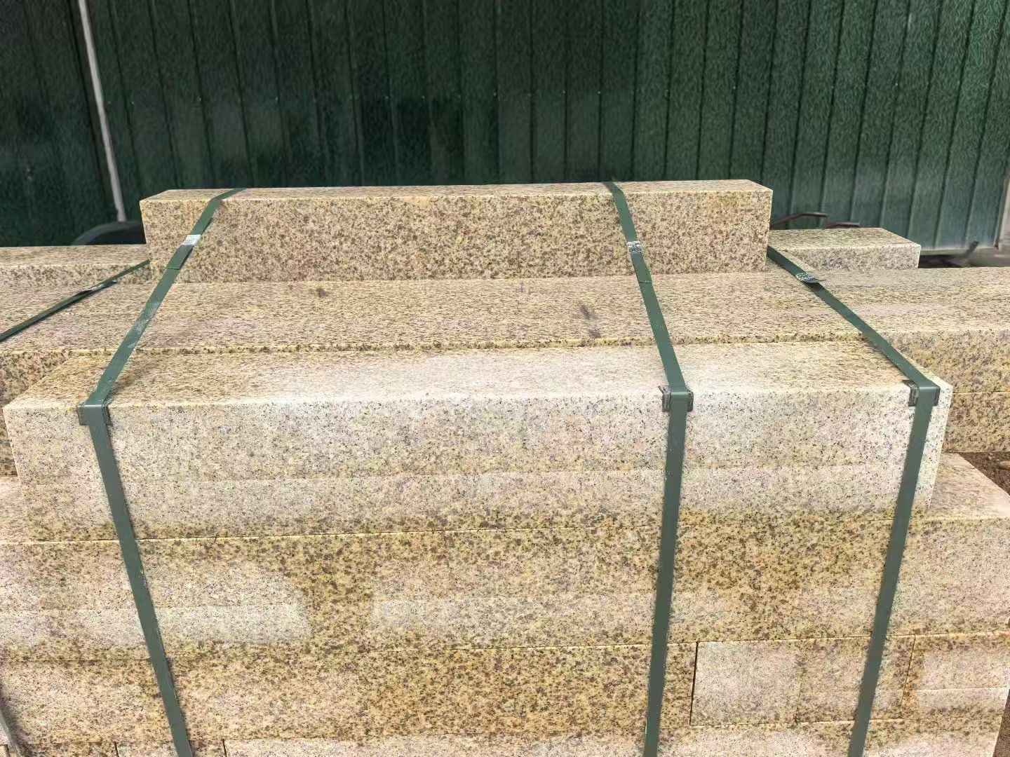 抚州 黄金麻花岗岩石材机切面栏杆料半成品