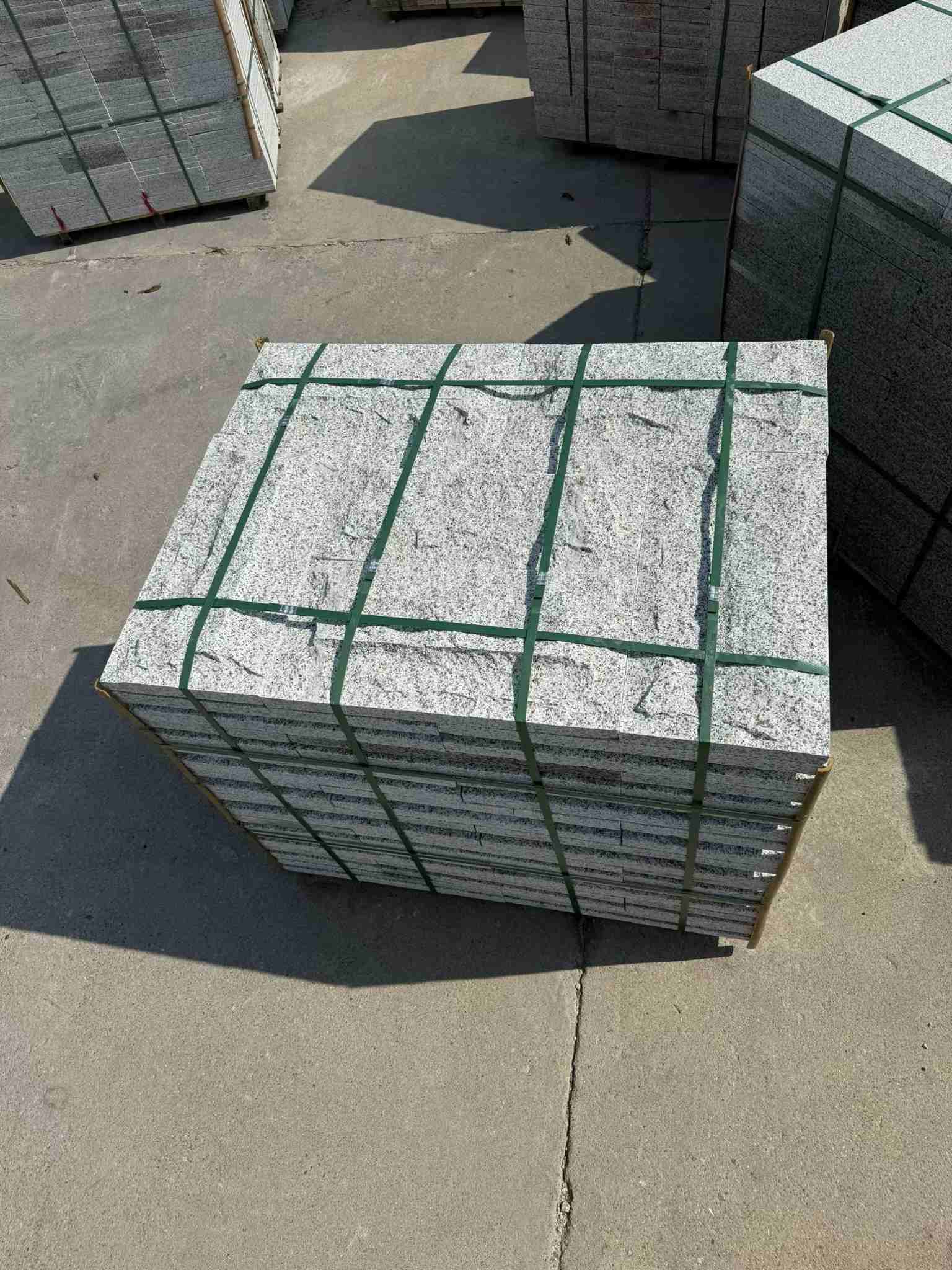 抚州 白麻花岗岩石材自然面蘑菇石成品