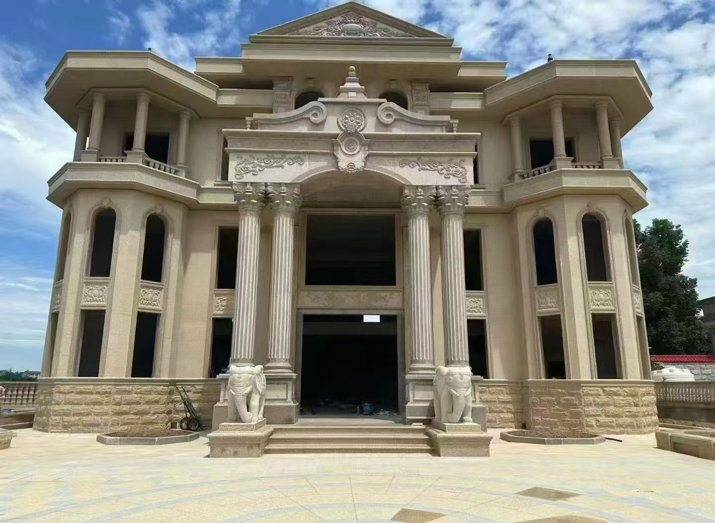 抚州 黄金麻别墅外墙干挂，大柱，大象，蘑菇石，雕花板