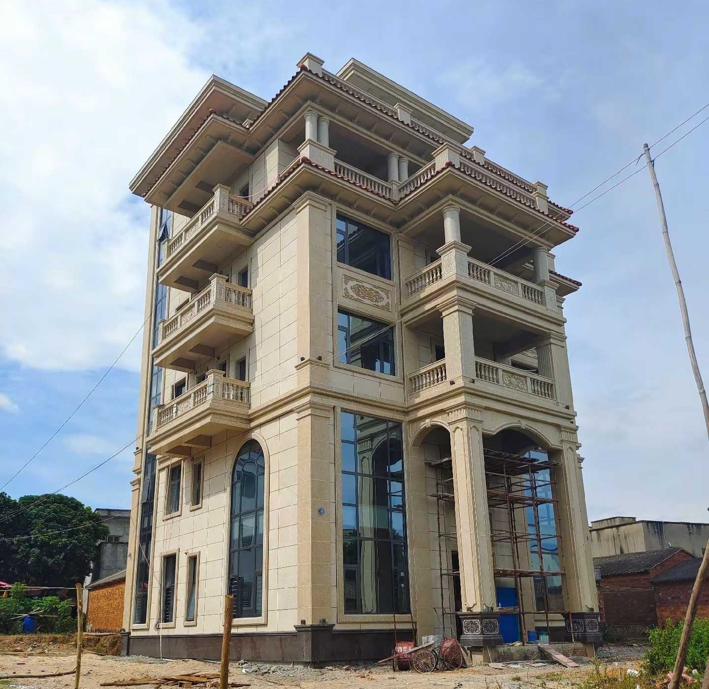 抚州 黄金麻花岗岩石材别墅外墙干挂搭配（雕花栏杆花瓶柱门楼罗马柱）