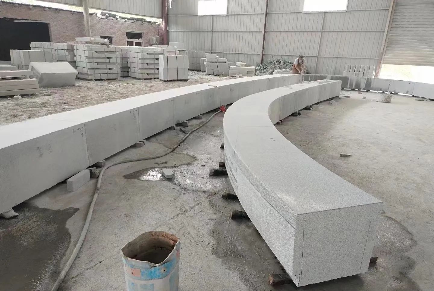 抚州芝麻白花岗岩石板材 园林光面弧形坐凳